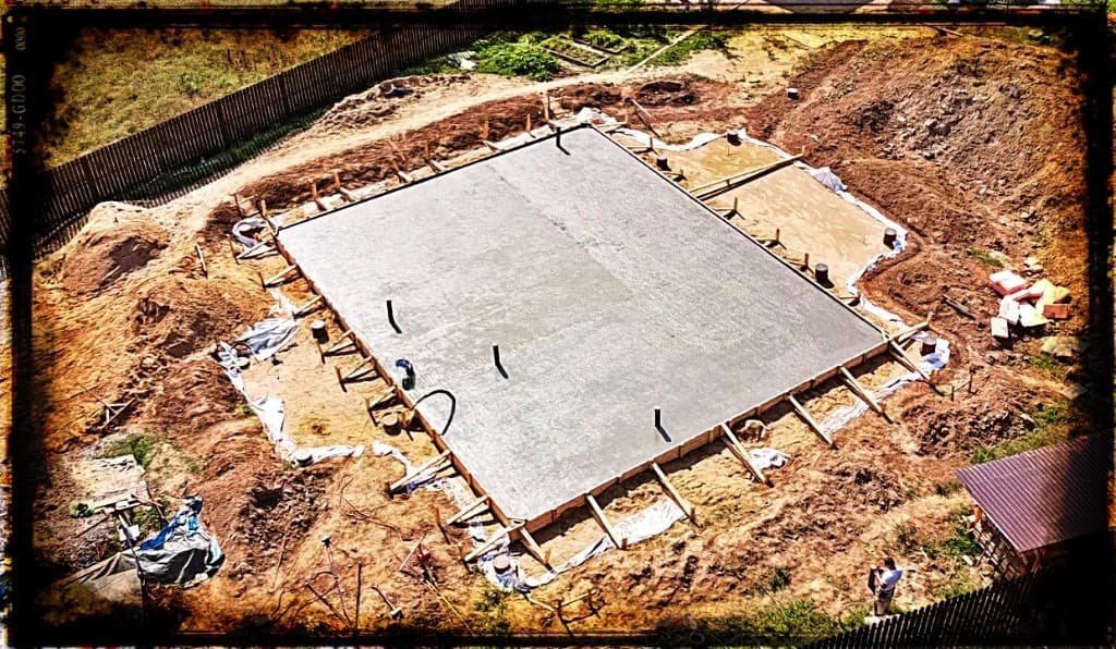 Готовая монолитная плита 10×10 м толщиной 300 мм
